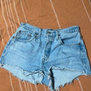Size 27 Levi 501 shorts